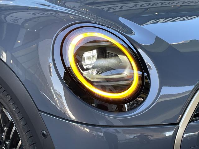 ＭＩＮＩ クーパーＳ　コンバーチブル　フェイバリット・トリム　【正規認定中古車】【全国正規ディーラー保証付／２年・走行距離無制限】弊社デモカー　ＪＣＷシート　ｈａｒｍａｎ／ｋａｒｄｏｎ　ステアリングホイール　運転席アクティブシート　アダプティブＬＥＤヘッドライト（33枚目）