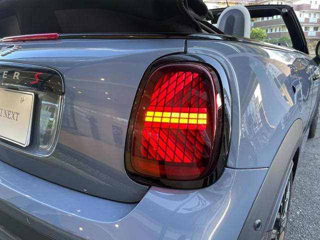ＭＩＮＩ クーパーＳ　コンバーチブル　フェイバリット・トリム　【正規認定中古車】【全国正規ディーラー保証付／２年・走行距離無制限】弊社デモカー　ＪＣＷシート　ｈａｒｍａｎ／ｋａｒｄｏｎ　ステアリングホイール　運転席アクティブシート　アダプティブＬＥＤヘッドライト（37枚目）