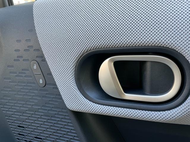 ＭＩＮＩ クーパーＳ　コンバーチブル　フェイバリット・トリム　【正規認定中古車】【全国正規ディーラー保証付／２年・走行距離無制限】弊社デモカー　ＪＣＷシート　ｈａｒｍａｎ／ｋａｒｄｏｎ　ステアリングホイール　運転席アクティブシート　アダプティブＬＥＤヘッドライト（43枚目）