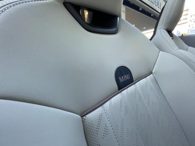 ＭＩＮＩ クーパーＳ　コンバーチブル　フェイバリット・トリム　【正規認定中古車】【全国正規ディーラー保証付／２年・走行距離無制限】弊社デモカー　ＪＣＷシート　ｈａｒｍａｎ／ｋａｒｄｏｎ　ステアリングホイール　運転席アクティブシート　アダプティブＬＥＤヘッドライト（47枚目）