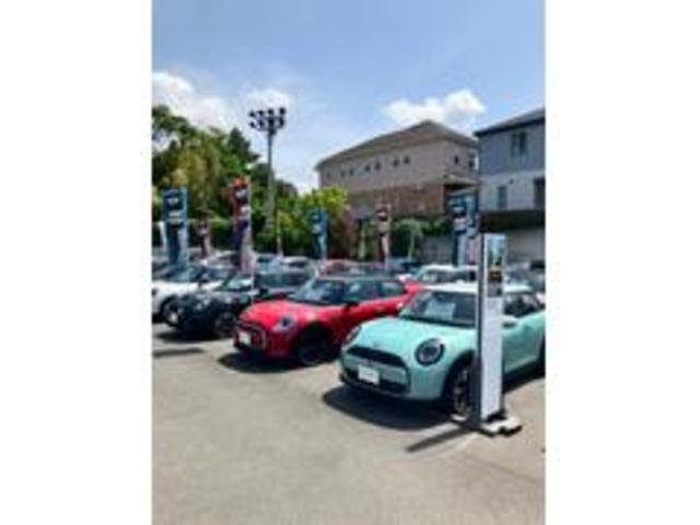 ＭＩＮＩ クーパーＳ　コンバーチブル　フェイバリット・トリム　【正規認定中古車】【全国正規ディーラー保証付／２年・走行距離無制限】弊社デモカー　ＪＣＷシート　ｈａｒｍａｎ／ｋａｒｄｏｎ　ステアリングホイール　運転席アクティブシート　アダプティブＬＥＤヘッドライト（67枚目）