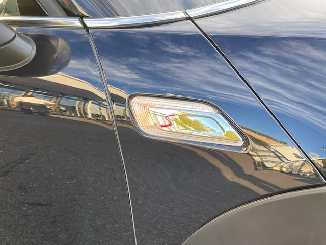 MINI クーパーS クラブマン 【正規認定中古車】【全国正規ディーラー保証付/2年・走行距離無制限】18AW LED コンフォートアクセス 社外TV 白革スポーツPシート バックカメラ インテリジェントセーフティ(16枚目)