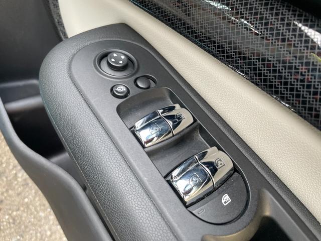 MINI クーパーS クラブマン 【正規認定中古車】【全国正規ディーラー保証付/2年・走行距離無制限】18AW LED コンフォートアクセス 社外TV 白革スポーツPシート バックカメラ インテリジェントセーフティ(23枚目)