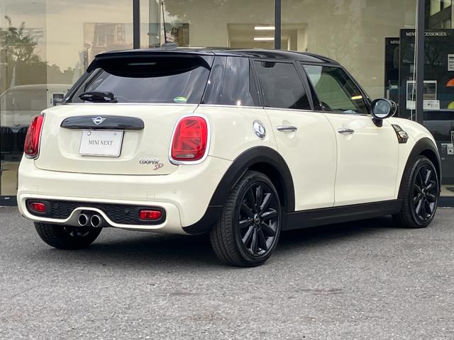 ＭＩＮＩ クーパーＳＤ　【正規認定中古車】【全国正規ディーラー保証付／２年・走行距離無制限】１７ＡＷ　ＬＥＤ　コンフォートアクセス　バックカメラ　インテリジェントセーフティ　黒布手動シート　オットマン　ＡＣＣ　ナビ（2枚目）