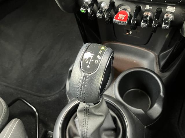 ＭＩＮＩ クーパーＳＤ　【正規認定中古車】【全国正規ディーラー保証付／２年・走行距離無制限】１７ＡＷ　ＬＥＤ　コンフォートアクセス　バックカメラ　インテリジェントセーフティ　黒布手動シート　オットマン　ＡＣＣ　ナビ（10枚目）