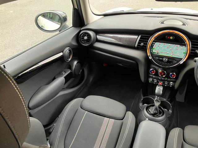 ＭＩＮＩ クーパーＳＤ　【正規認定中古車】【全国正規ディーラー保証付／２年・走行距離無制限】１７ＡＷ　ＬＥＤ　コンフォートアクセス　バックカメラ　インテリジェントセーフティ　黒布手動シート　オットマン　ＡＣＣ　ナビ（12枚目）