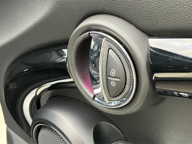 ＭＩＮＩ クーパーＳＤ　【正規認定中古車】【全国正規ディーラー保証付／２年・走行距離無制限】１７ＡＷ　ＬＥＤ　コンフォートアクセス　バックカメラ　インテリジェントセーフティ　黒布手動シート　オットマン　ＡＣＣ　ナビ（16枚目）