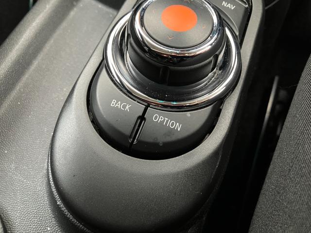 ＭＩＮＩ クーパーＳＤ　【正規認定中古車】【全国正規ディーラー保証付／２年・走行距離無制限】１７ＡＷ　ＬＥＤ　コンフォートアクセス　バックカメラ　インテリジェントセーフティ　黒布手動シート　オットマン　ＡＣＣ　ナビ（17枚目）
