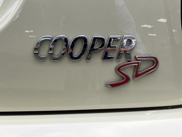 ＭＩＮＩ クーパーＳＤ　【正規認定中古車】【全国正規ディーラー保証付／２年・走行距離無制限】１７ＡＷ　ＬＥＤ　コンフォートアクセス　バックカメラ　インテリジェントセーフティ　黒布手動シート　オットマン　ＡＣＣ　ナビ（21枚目）