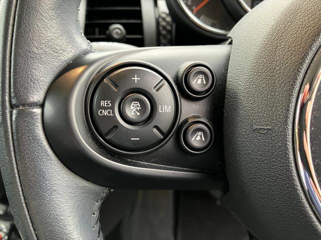 ＭＩＮＩ クーパーＳＤ　【正規認定中古車】【全国正規ディーラー保証付／２年・走行距離無制限】１７ＡＷ　ＬＥＤ　コンフォートアクセス　バックカメラ　インテリジェントセーフティ　黒布手動シート　オットマン　ＡＣＣ　ナビ（22枚目）