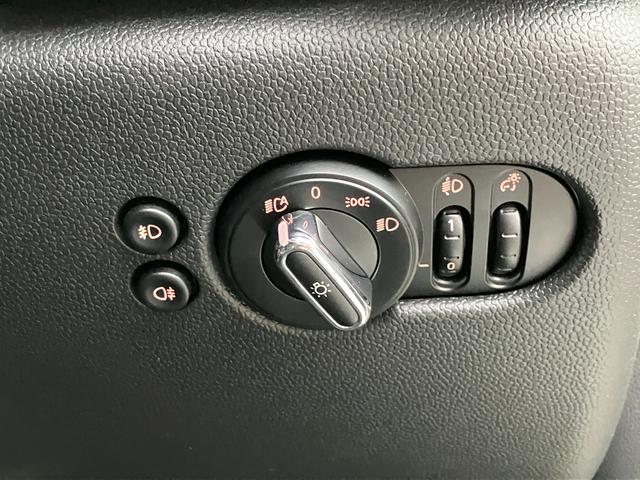 ＭＩＮＩ クーパーＳＤ　【正規認定中古車】【全国正規ディーラー保証付／２年・走行距離無制限】１７ＡＷ　ＬＥＤ　コンフォートアクセス　バックカメラ　インテリジェントセーフティ　黒布手動シート　オットマン　ＡＣＣ　ナビ（27枚目）