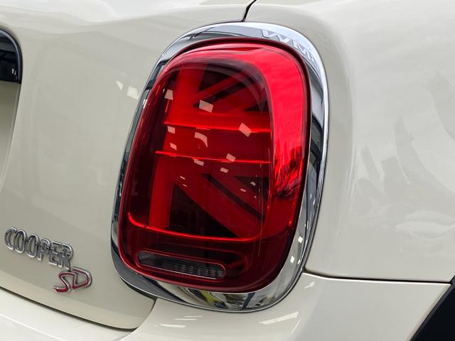 ＭＩＮＩ クーパーＳＤ　【正規認定中古車】【全国正規ディーラー保証付／２年・走行距離無制限】１７ＡＷ　ＬＥＤ　コンフォートアクセス　バックカメラ　インテリジェントセーフティ　黒布手動シート　オットマン　ＡＣＣ　ナビ（28枚目）