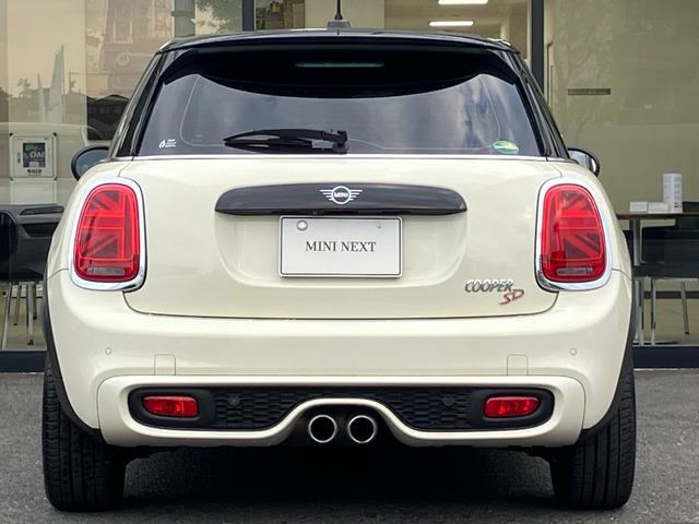 ＭＩＮＩ クーパーＳＤ　【正規認定中古車】【全国正規ディーラー保証付／２年・走行距離無制限】１７ＡＷ　ＬＥＤ　コンフォートアクセス　バックカメラ　インテリジェントセーフティ　黒布手動シート　オットマン　ＡＣＣ　ナビ（30枚目）