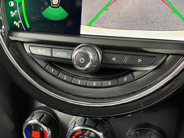ＭＩＮＩ クーパーＳＤ　【正規認定中古車】【全国正規ディーラー保証付／２年・走行距離無制限】１７ＡＷ　ＬＥＤ　コンフォートアクセス　バックカメラ　インテリジェントセーフティ　黒布手動シート　オットマン　ＡＣＣ　ナビ（35枚目）