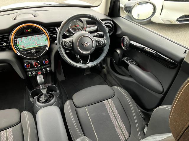 ＭＩＮＩ クーパーＳＤ　【正規認定中古車】【全国正規ディーラー保証付／２年・走行距離無制限】１７ＡＷ　ＬＥＤ　コンフォートアクセス　バックカメラ　インテリジェントセーフティ　黒布手動シート　オットマン　ＡＣＣ　ナビ（40枚目）