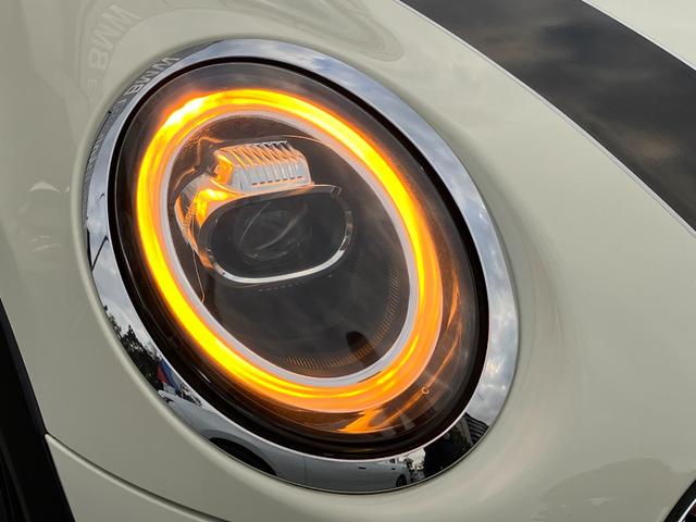 ＭＩＮＩ クーパーＳＤ　【正規認定中古車】【全国正規ディーラー保証付／２年・走行距離無制限】１７ＡＷ　ＬＥＤ　コンフォートアクセス　バックカメラ　インテリジェントセーフティ　黒布手動シート　オットマン　ＡＣＣ　ナビ（41枚目）
