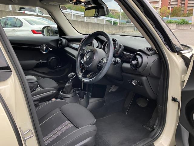 ＭＩＮＩ クーパーＳＤ　【正規認定中古車】【全国正規ディーラー保証付／２年・走行距離無制限】１７ＡＷ　ＬＥＤ　コンフォートアクセス　バックカメラ　インテリジェントセーフティ　黒布手動シート　オットマン　ＡＣＣ　ナビ（48枚目）
