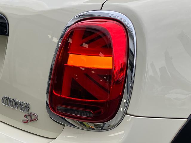 ＭＩＮＩ クーパーＳＤ　【正規認定中古車】【全国正規ディーラー保証付／２年・走行距離無制限】１７ＡＷ　ＬＥＤ　コンフォートアクセス　バックカメラ　インテリジェントセーフティ　黒布手動シート　オットマン　ＡＣＣ　ナビ（51枚目）