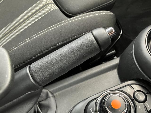 ＭＩＮＩ クーパーＳＤ　【正規認定中古車】【全国正規ディーラー保証付／２年・走行距離無制限】１７ＡＷ　ＬＥＤ　コンフォートアクセス　バックカメラ　インテリジェントセーフティ　黒布手動シート　オットマン　ＡＣＣ　ナビ（54枚目）