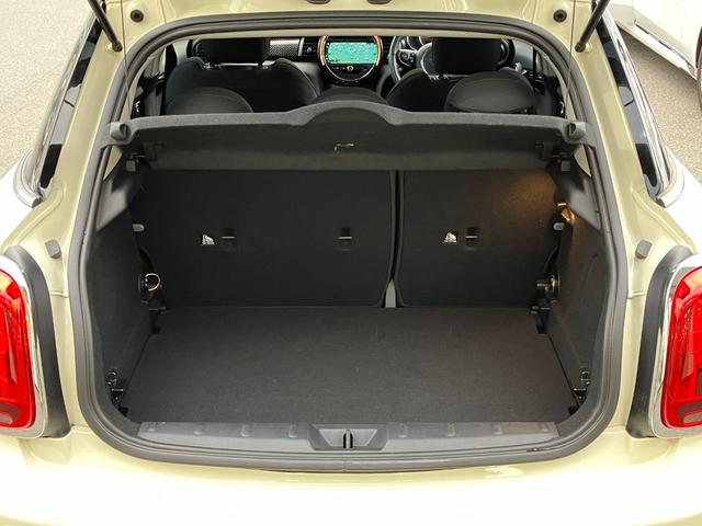 ＭＩＮＩ クーパーＳＤ　【正規認定中古車】【全国正規ディーラー保証付／２年・走行距離無制限】１７ＡＷ　ＬＥＤ　コンフォートアクセス　バックカメラ　インテリジェントセーフティ　黒布手動シート　オットマン　ＡＣＣ　ナビ（59枚目）