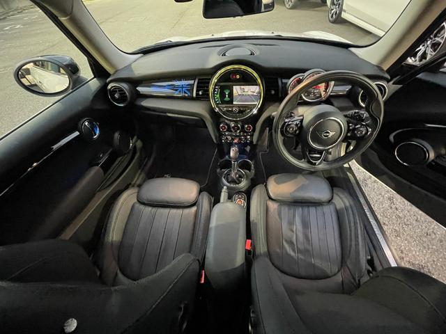 MINI クーパーSD 【正規認定中古車】【全国正規ディーラー保証付/2年・走行距離無制限】弊社下取り車 Yoursブラックレザーシート Yours18インチアルミホイール ACC アンビエント シートヒーター(2枚目)