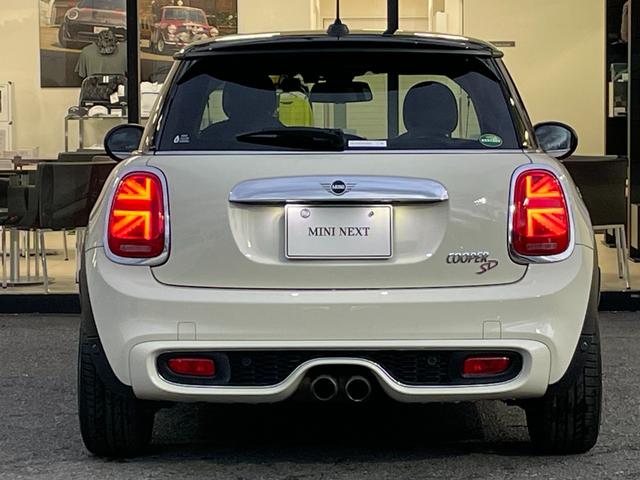 MINI クーパーSD 【正規認定中古車】【全国正規ディーラー保証付/2年・走行距離無制限】弊社下取り車 Yoursブラックレザーシート Yours18インチアルミホイール ACC アンビエント シートヒーター(8枚目)