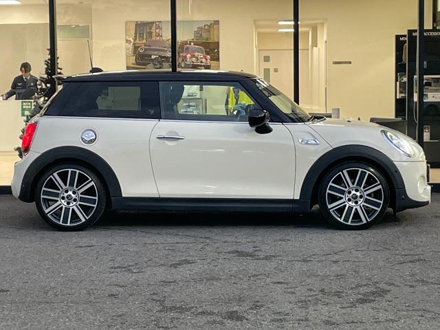 MINI クーパーSD 【正規認定中古車】【全国正規ディーラー保証付/2年・走行距離無制限】弊社下取り車 Yoursブラックレザーシート Yours18インチアルミホイール ACC アンビエント シートヒーター(9枚目)