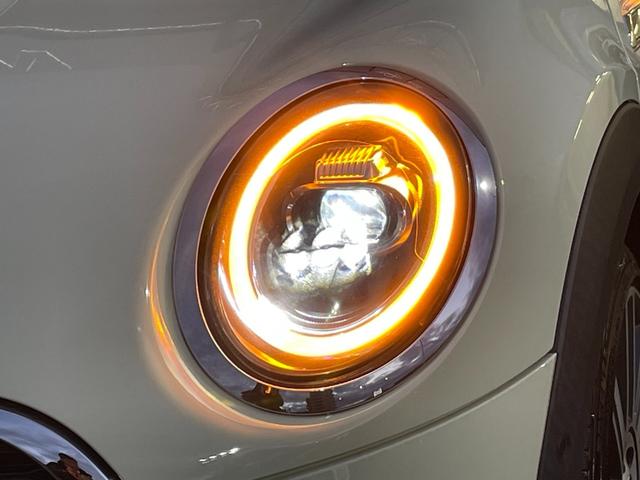 MINI クーパーSD 【正規認定中古車】【全国正規ディーラー保証付/2年・走行距離無制限】弊社下取り車 Yoursブラックレザーシート Yours18インチアルミホイール ACC アンビエント シートヒーター(15枚目)