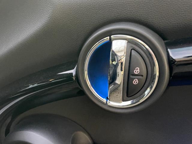 MINI クーパーSD 【正規認定中古車】【全国正規ディーラー保証付/2年・走行距離無制限】弊社下取り車 Yoursブラックレザーシート Yours18インチアルミホイール ACC アンビエント シートヒーター(23枚目)
