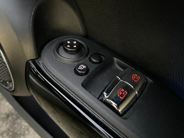 MINI クーパーSD 【正規認定中古車】【全国正規ディーラー保証付/2年・走行距離無制限】弊社下取り車 Yoursブラックレザーシート Yours18インチアルミホイール ACC アンビエント シートヒーター(24枚目)