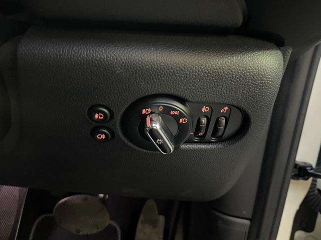 MINI クーパーSD 【正規認定中古車】【全国正規ディーラー保証付/2年・走行距離無制限】弊社下取り車 Yoursブラックレザーシート Yours18インチアルミホイール ACC アンビエント シートヒーター(26枚目)