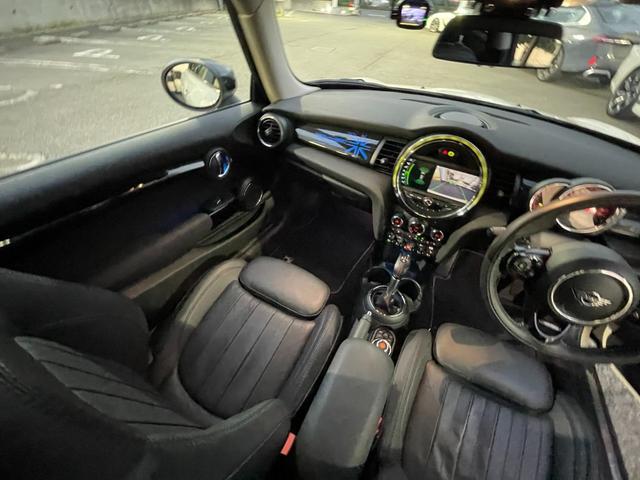 MINI クーパーSD 【正規認定中古車】【全国正規ディーラー保証付/2年・走行距離無制限】弊社下取り車 Yoursブラックレザーシート Yours18インチアルミホイール ACC アンビエント シートヒーター(29枚目)