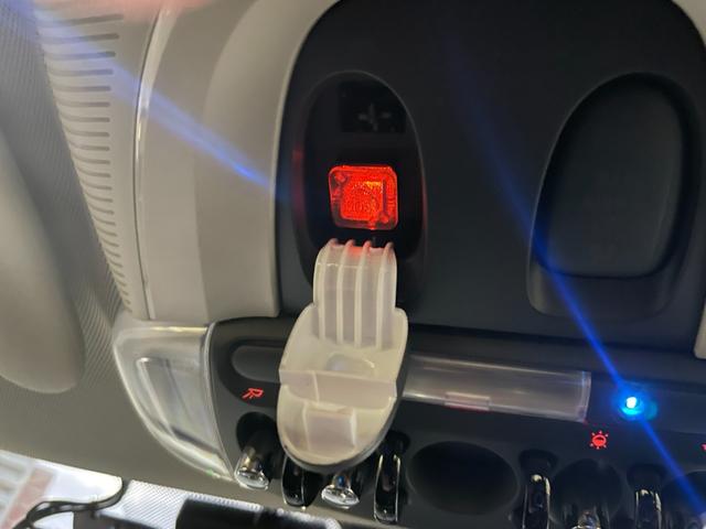 MINI クーパーSD 【正規認定中古車】【全国正規ディーラー保証付/2年・走行距離無制限】弊社下取り車 Yoursブラックレザーシート Yours18インチアルミホイール ACC アンビエント シートヒーター(53枚目)