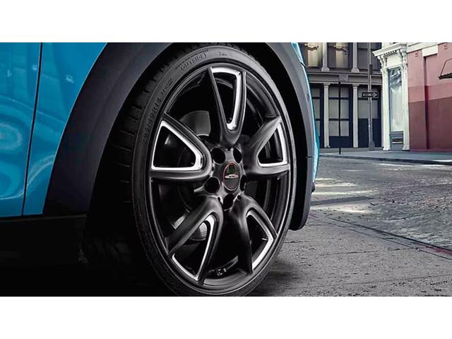 MINI クーパーSD 【正規認定中古車】【全国正規ディーラー保証付/2年・走行距離無制限】弊社下取り車 Yoursブラックレザーシート Yours18インチアルミホイール ACC アンビエント シートヒーター(68枚目)