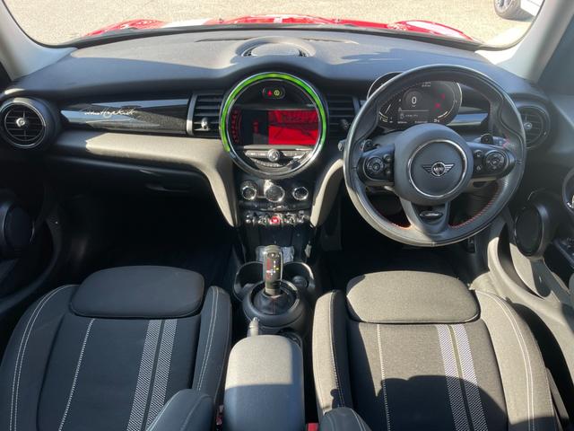 ＭＩＮＩ クーパーＳ　パディ・ホプカーク・エディション　【正規認定中古車】【全国正規ディーラー保証付／２年・走行距離無制限】限定車　弊社下取り車　ワンオーナー車　禁煙車　バックカメラ　前後ＰＤＣ　アンビエントライト　ＡＣＣ　純正前後ドラレコ（2枚目）