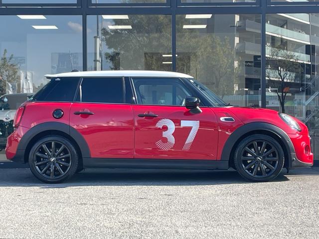 ＭＩＮＩ クーパーＳ　パディ・ホプカーク・エディション　【正規認定中古車】【全国正規ディーラー保証付／２年・走行距離無制限】限定車　弊社下取り車　ワンオーナー車　禁煙車　バックカメラ　前後ＰＤＣ　アンビエントライト　ＡＣＣ　純正前後ドラレコ（14枚目）