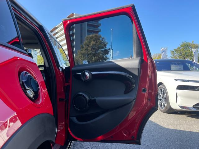 ＭＩＮＩ クーパーＳ　パディ・ホプカーク・エディション　【正規認定中古車】【全国正規ディーラー保証付／２年・走行距離無制限】限定車　弊社下取り車　ワンオーナー車　禁煙車　バックカメラ　前後ＰＤＣ　アンビエントライト　ＡＣＣ　純正前後ドラレコ（29枚目）