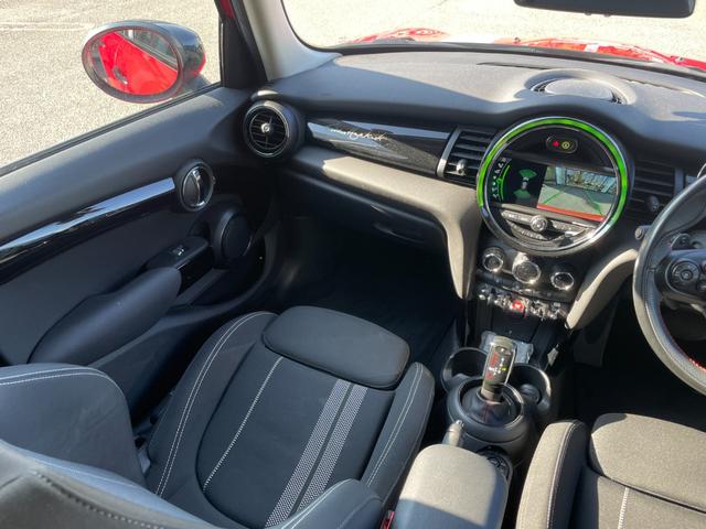 ＭＩＮＩ クーパーＳ　パディ・ホプカーク・エディション　【正規認定中古車】【全国正規ディーラー保証付／２年・走行距離無制限】限定車　弊社下取り車　ワンオーナー車　禁煙車　バックカメラ　前後ＰＤＣ　アンビエントライト　ＡＣＣ　純正前後ドラレコ（32枚目）