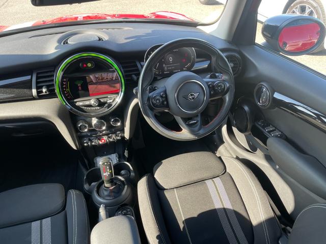 ＭＩＮＩ クーパーＳ　パディ・ホプカーク・エディション　【正規認定中古車】【全国正規ディーラー保証付／２年・走行距離無制限】限定車　弊社下取り車　ワンオーナー車　禁煙車　バックカメラ　前後ＰＤＣ　アンビエントライト　ＡＣＣ　純正前後ドラレコ（33枚目）