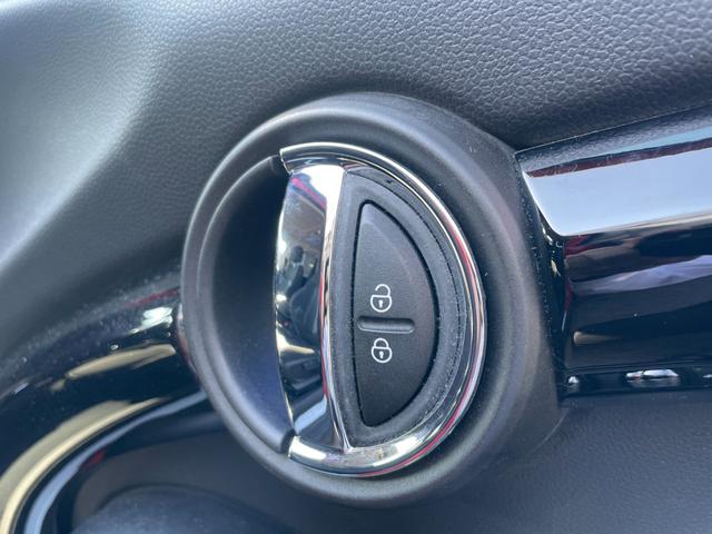 ＭＩＮＩ クーパーＳ　パディ・ホプカーク・エディション　【正規認定中古車】【全国正規ディーラー保証付／２年・走行距離無制限】限定車　弊社下取り車　ワンオーナー車　禁煙車　バックカメラ　前後ＰＤＣ　アンビエントライト　ＡＣＣ　純正前後ドラレコ（37枚目）