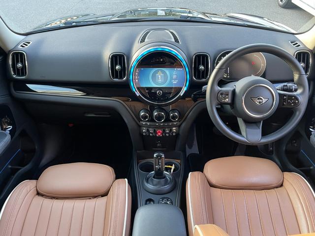 ＭＩＮＩ クーパーＤ　クロスオーバー　クラシック・トリム　【正規認定中古車】【全国正規ディーラー保証付／２年・走行距離無制限】弊社下取り　オートトランク　バックカメラ　前後ＰＤＣ　パーキングアシスト　茶革シートカバー　シートヒーター（2枚目）