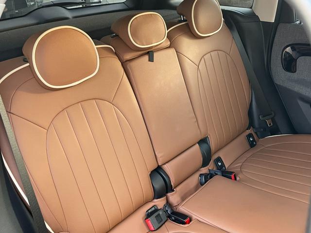 ＭＩＮＩ クーパーＤ　クロスオーバー　クラシック・トリム　【正規認定中古車】【全国正規ディーラー保証付／２年・走行距離無制限】弊社下取り　オートトランク　バックカメラ　前後ＰＤＣ　パーキングアシスト　茶革シートカバー　シートヒーター（4枚目）