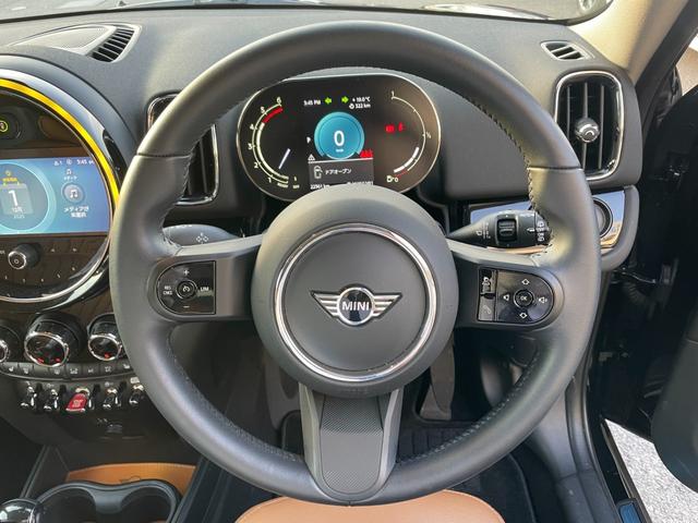 ＭＩＮＩ クーパーＤ　クロスオーバー　クラシック・トリム　【正規認定中古車】【全国正規ディーラー保証付／２年・走行距離無制限】弊社下取り　オートトランク　バックカメラ　前後ＰＤＣ　パーキングアシスト　茶革シートカバー　シートヒーター（5枚目）