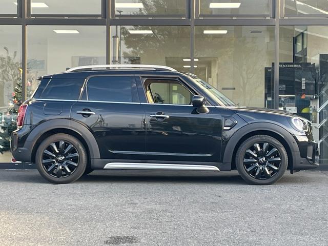 ＭＩＮＩ クーパーＤ　クロスオーバー　クラシック・トリム　【正規認定中古車】【全国正規ディーラー保証付／２年・走行距離無制限】弊社下取り　オートトランク　バックカメラ　前後ＰＤＣ　パーキングアシスト　茶革シートカバー　シートヒーター（13枚目）