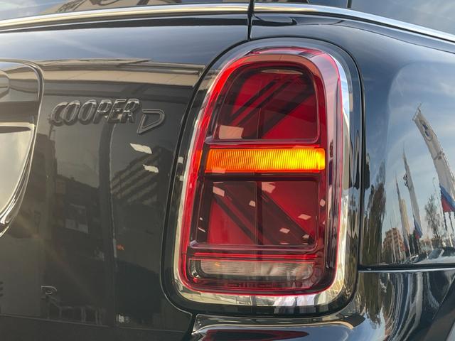 ＭＩＮＩ クーパーＤ　クロスオーバー　クラシック・トリム　【正規認定中古車】【全国正規ディーラー保証付／２年・走行距離無制限】弊社下取り　オートトランク　バックカメラ　前後ＰＤＣ　パーキングアシスト　茶革シートカバー　シートヒーター（23枚目）
