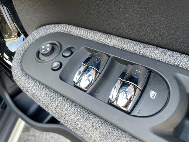 ＭＩＮＩ クーパーＤ　クロスオーバー　クラシック・トリム　【正規認定中古車】【全国正規ディーラー保証付／２年・走行距離無制限】弊社下取り　オートトランク　バックカメラ　前後ＰＤＣ　パーキングアシスト　茶革シートカバー　シートヒーター（41枚目）