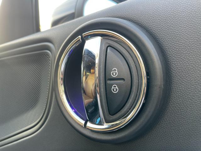 ＭＩＮＩ クーパーＤ　クロスオーバー　クラシック・トリム　【正規認定中古車】【全国正規ディーラー保証付／２年・走行距離無制限】弊社下取り　オートトランク　バックカメラ　前後ＰＤＣ　パーキングアシスト　茶革シートカバー　シートヒーター（42枚目）