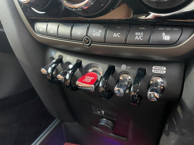 ＭＩＮＩ クーパーＤ　クロスオーバー　クラシック・トリム　【正規認定中古車】【全国正規ディーラー保証付／２年・走行距離無制限】弊社下取り　オートトランク　バックカメラ　前後ＰＤＣ　パーキングアシスト　茶革シートカバー　シートヒーター（51枚目）