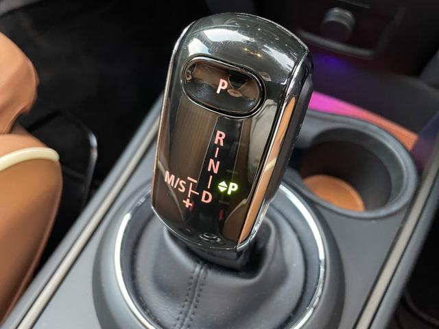 ＭＩＮＩ クーパーＤ　クロスオーバー　クラシック・トリム　【正規認定中古車】【全国正規ディーラー保証付／２年・走行距離無制限】弊社下取り　オートトランク　バックカメラ　前後ＰＤＣ　パーキングアシスト　茶革シートカバー　シートヒーター（53枚目）