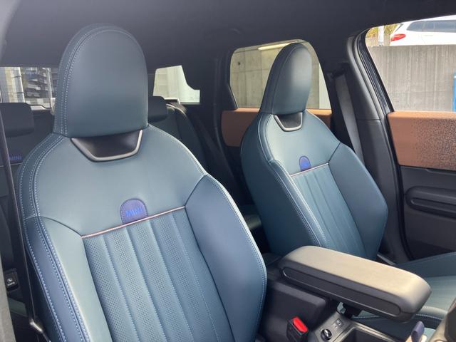 ＭＩＮＩ カントリーマンＤ　フェイバリット・トリム　【正規認定中古車】【全国正規ディーラー保証付／２年・走行距離無制限】ｈａｒｍａｎ／ｋａｒｄｏｎ　ブルーレザーシート　シートヒーター　シートマッサージ　全方位ＰＤＣ　トップビュー　ステアリングヒーター（2枚目）